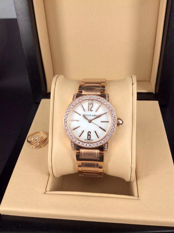 ブルガリ時計正面デザイン